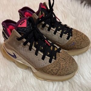Nike LeBron 19 XIX Low Safari Sneakers Sz 4.5